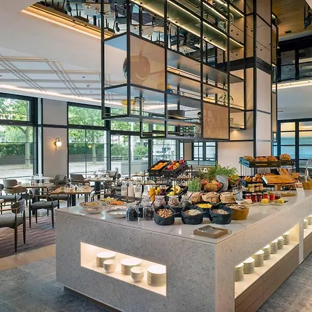 Doubletree By Hilton Ku'damm מלון